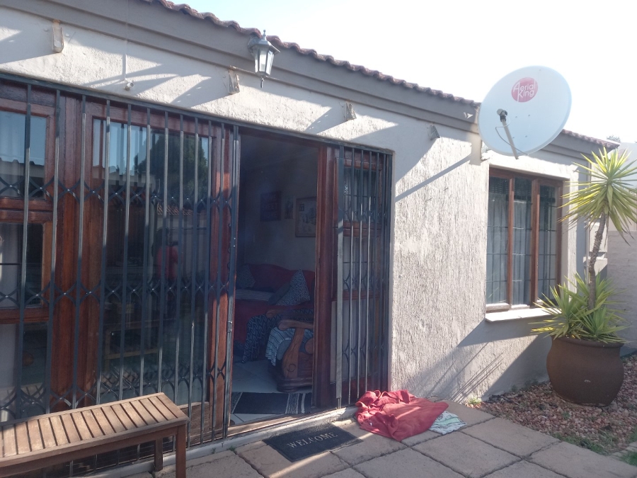 2 Bedroom Property for Sale in Langenhovenpark Free State